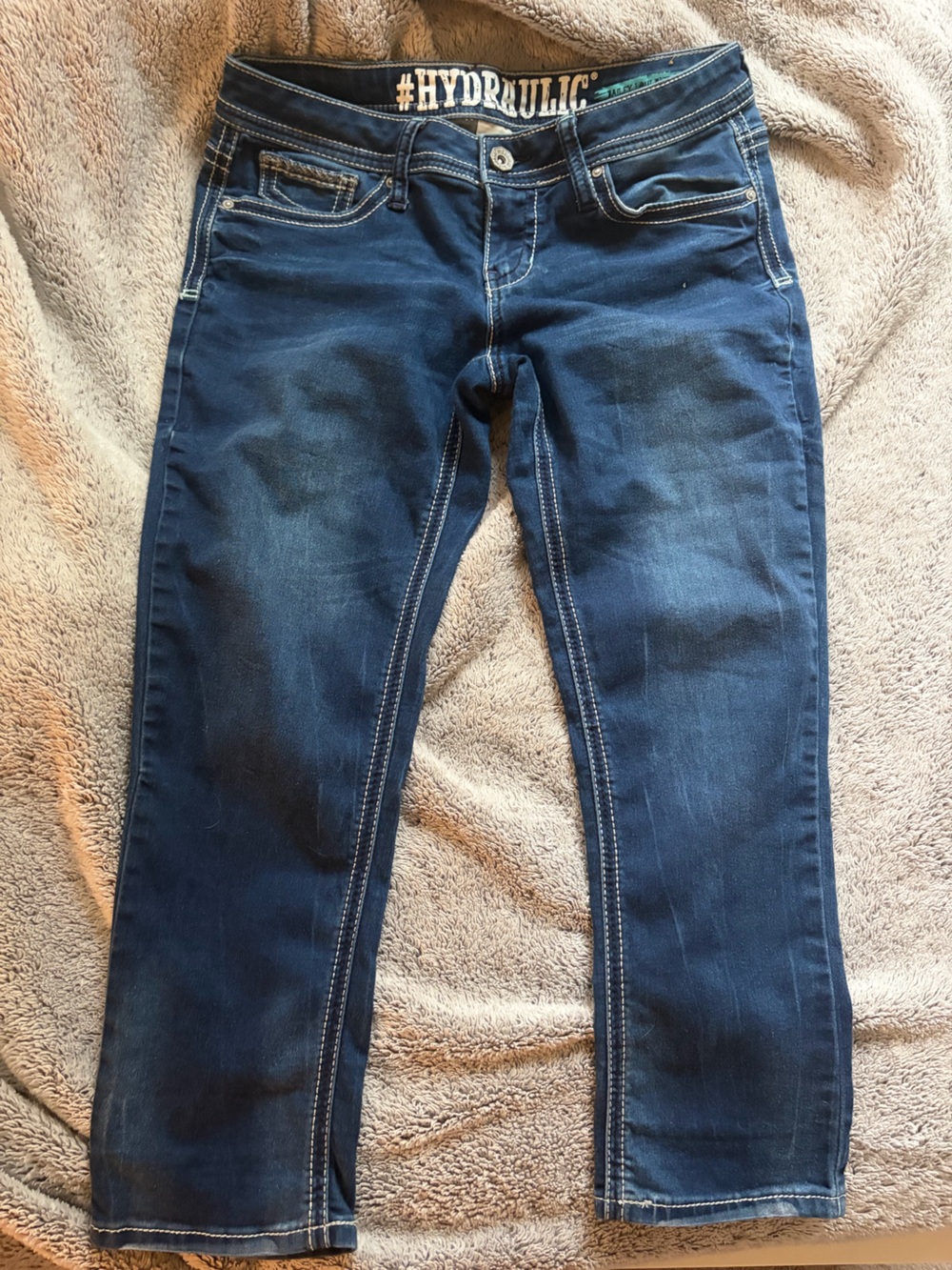 Hydraulic women’s skinny capri jeans with Contrast Stitching
